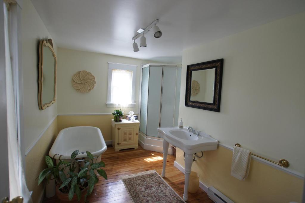Serendipity B&B North Hatley Bilik gambar